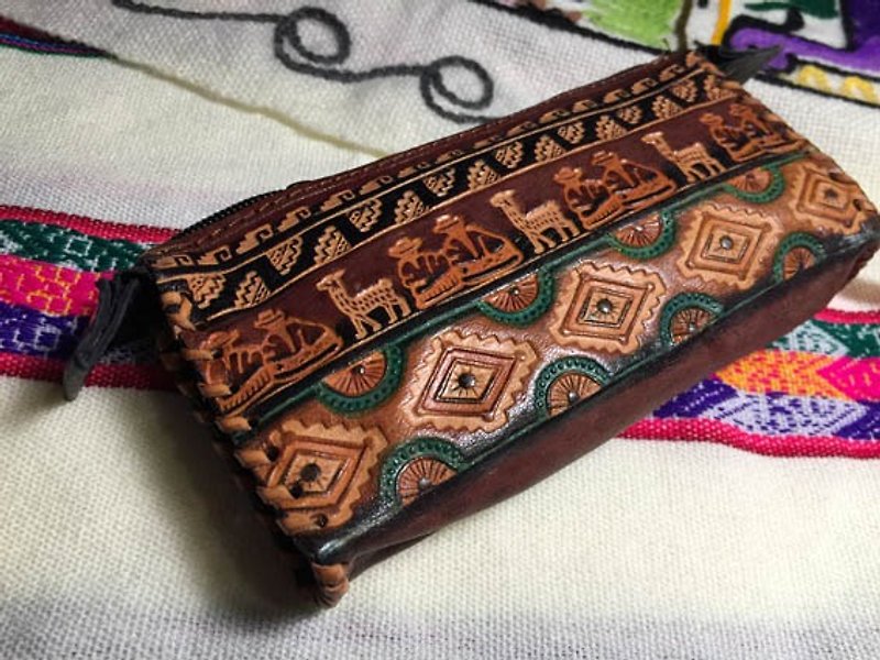 Hand dyed leather glove package totem Peruvian coffee - กระเป๋าเครื่องสำอาง - หนังแท้ สีนำ้ตาล