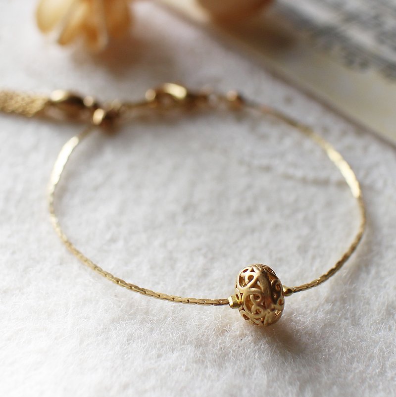 EF Golden Years NO.88 small hollow flower balls brass bracelet - สร้อยข้อมือ - โลหะ สีทอง