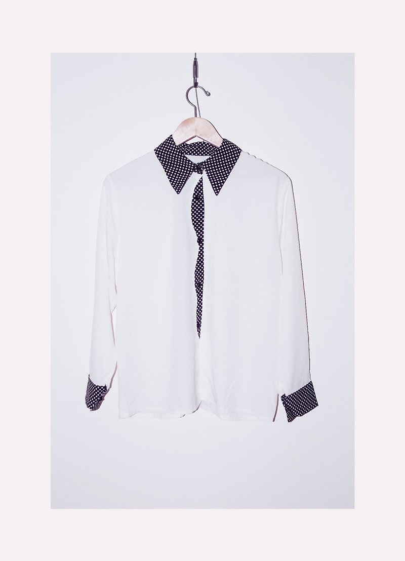 ただ、ピルと猫♫〜古典的なヴィンテージの黒と白のシャツ - シャツ・ブラウス - その他の素材 ホワイト
