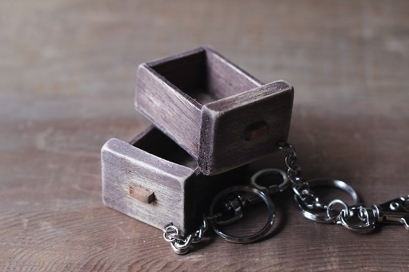 Old wooden drawer key ring - Keychains - Wood Brown