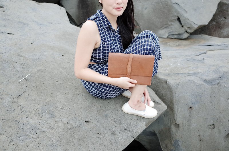 Shekinah Handmade Leather - Hand Take Rope iPad Pack - Laptop Bags - Genuine Leather Brown
