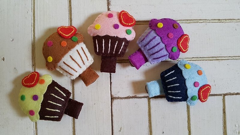 Mini bear hand made cute の cup cake / hair accessories - Bibs - Other Materials 