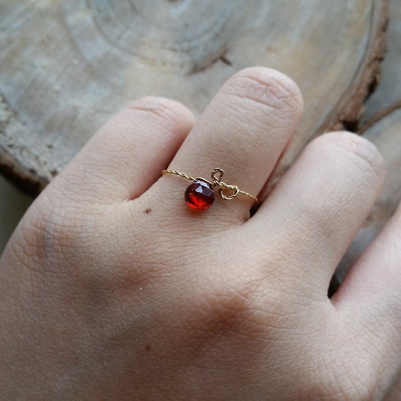 Please provide ring size when order - Gold-plated / silverplated ring with garnet new gold-plated super-quality, heart-shaped cut garnet ring - อื่นๆ - กระดาษ สีแดง