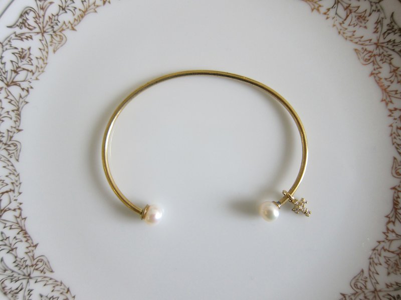 ∴Minertés=珍珠‧十字鋯石‧黃銅手環∴ - 手鍊/手環 - 寶石 白色