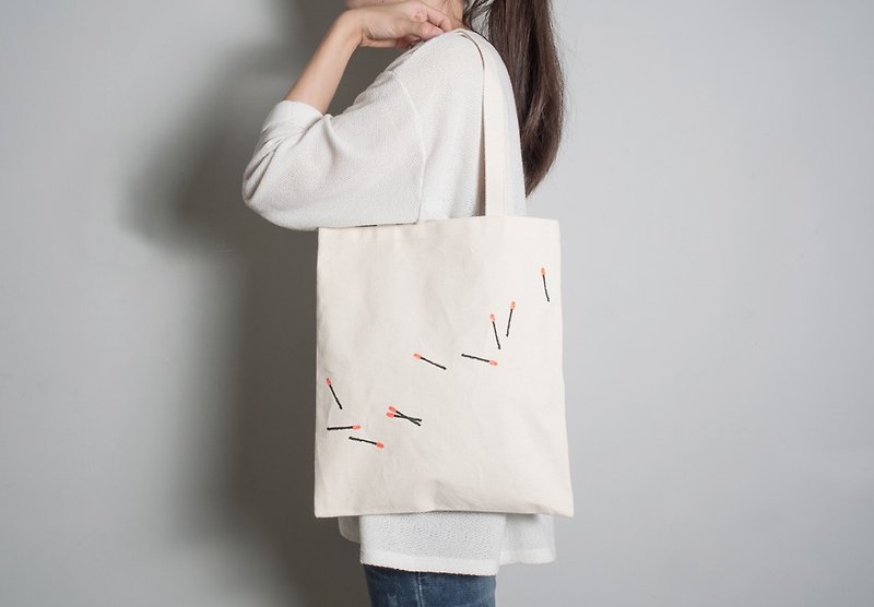 Hand-painted hand-printed cloth bag [match] single-sided pattern portable/shoulder - กระเป๋าแมสเซนเจอร์ - ผ้าฝ้าย/ผ้าลินิน สีดำ