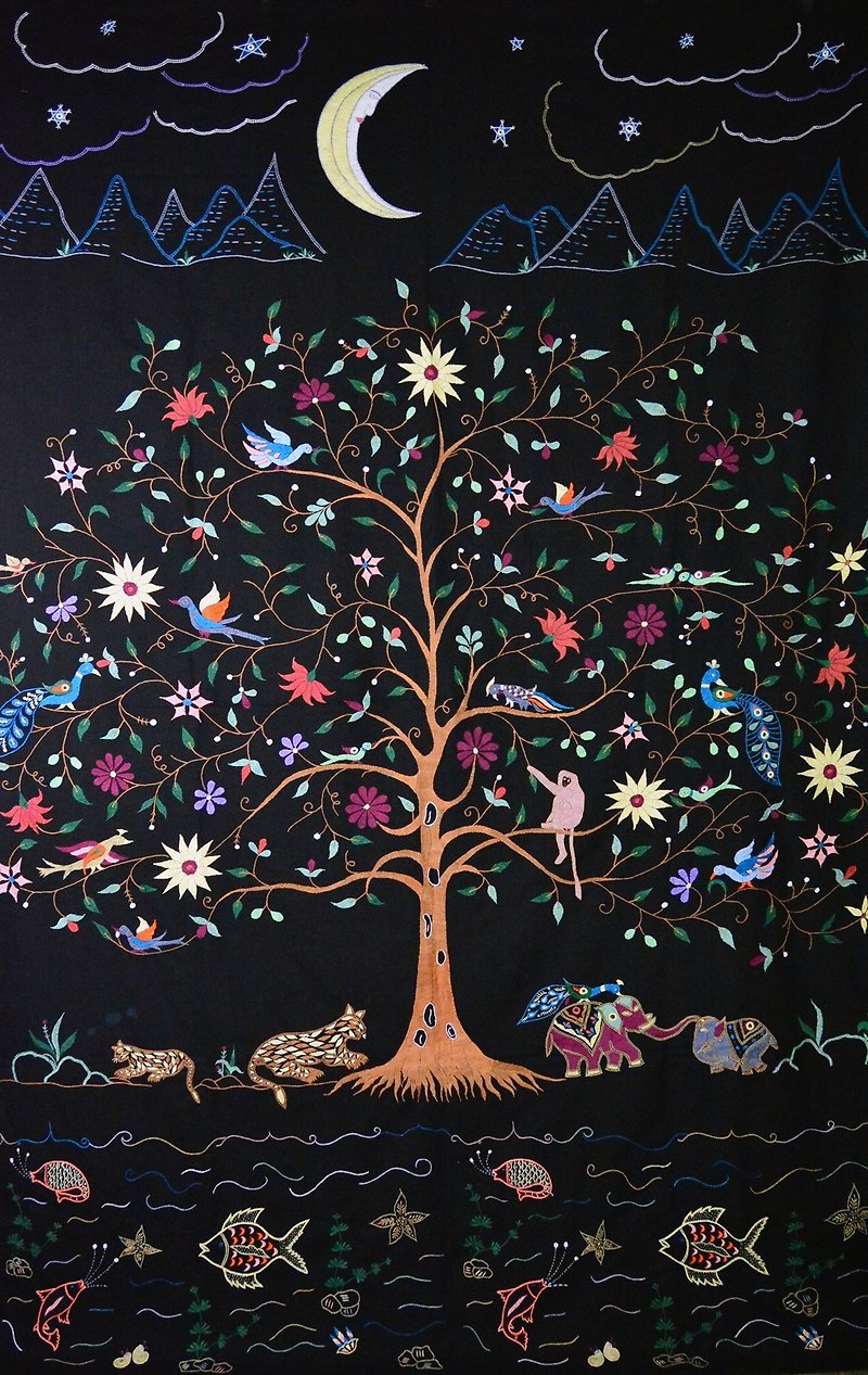 Tree of Life _ hand-embroidered curtain / sheets _ night _ fair trade - ตกแต่งผนัง - วัสดุอื่นๆ สีดำ