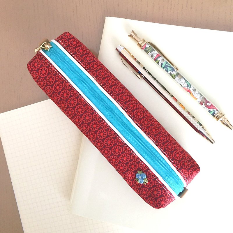 Pen Case with Japanese Traditional pattern, Kimono - กล่องดินสอ/ถุงดินสอ - วัสดุอื่นๆ สีแดง