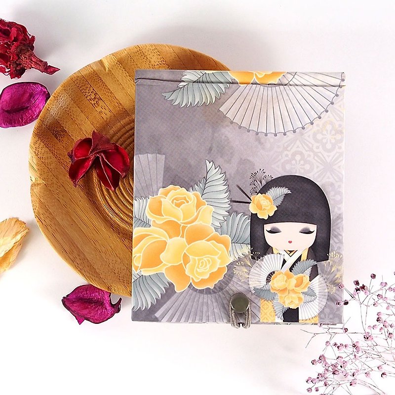 Notepad 85 pages with mirror-Naomi is sincere and beautiful [Kimmidoll and blessing doll] - Notebooks & Journals - Paper Yellow