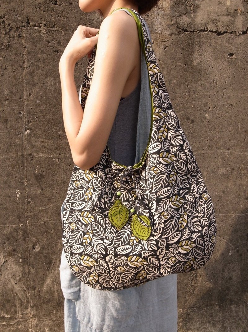 [Music] India beat embroidery handmade woodcut printing shoulder bag (leaf blade nature) - กระเป๋าแมสเซนเจอร์ - ผ้าฝ้าย/ผ้าลินิน สีเขียว