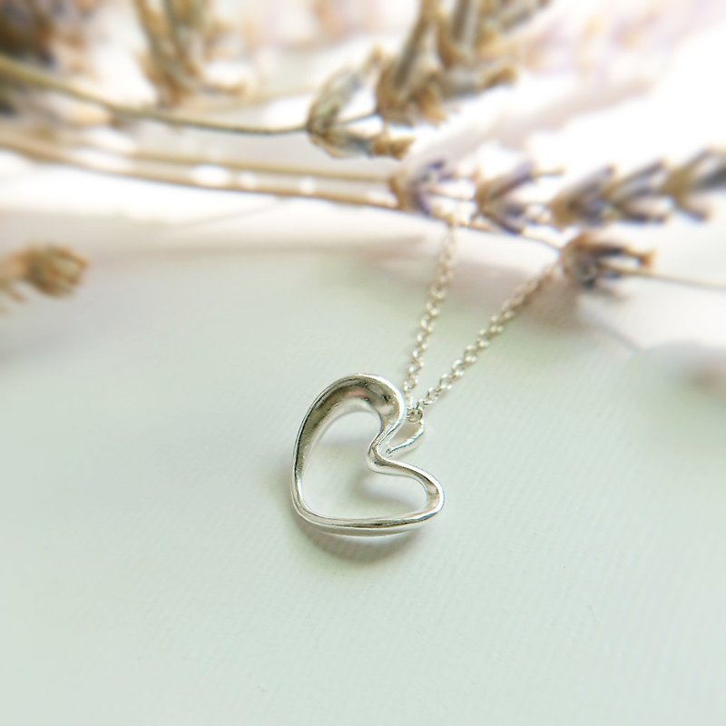 ABOUT LOVE - Throbbing Heart Necklace - Rhodium plated - สร้อยคอทรง Collar - โลหะ สีเงิน