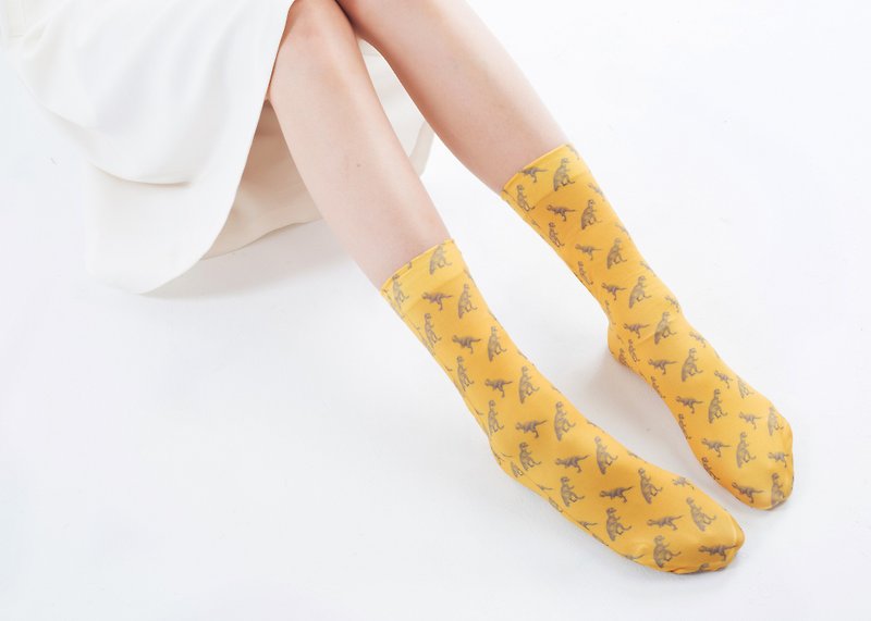 tan-tan / dinosaur print socks - ถุงเท้า - วัสดุอื่นๆ สีเหลือง