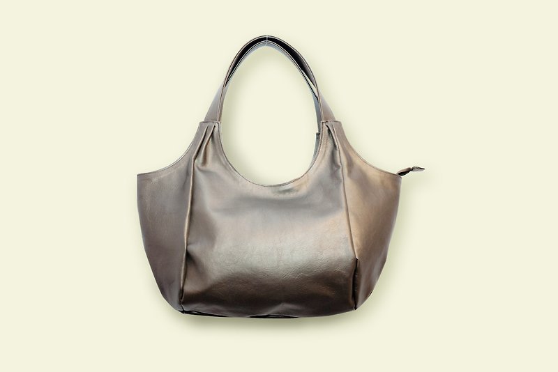 Six-piece three-dimensional cut bag! Saddle bag / half-moon bag handmade product - กระเป๋าแมสเซนเจอร์ - หนังแท้ สีทอง
