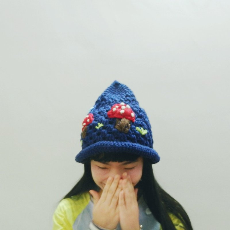 かぎ針編みシリーズ 刺繍キノコ ダークブルー とんがり帽子 冬 クリスマス ギフト - 帽子 - その他の素材 ブルー