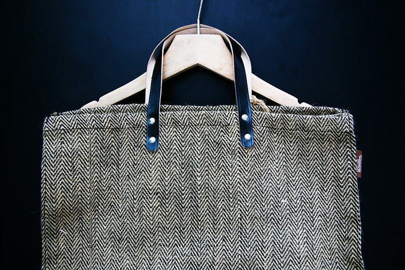 Dulton Linen Leather Handle Bag - กระเป๋าถือ - วัสดุอื่นๆ สีนำ้ตาล