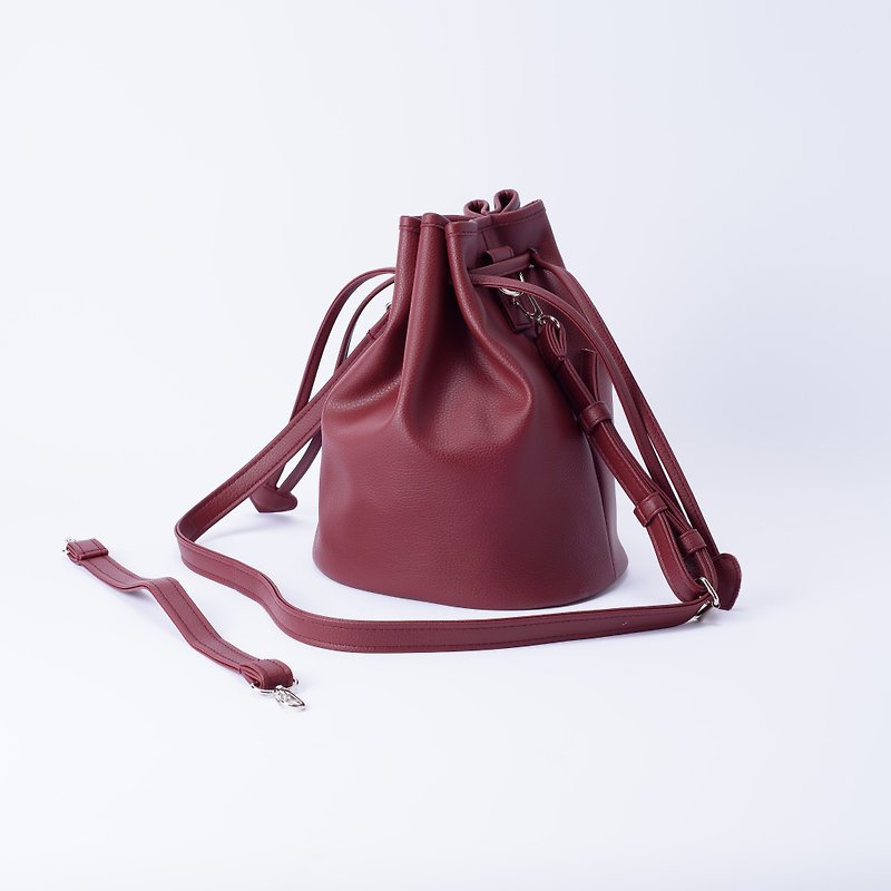 Candy tie beam mouth bucket bag portable shoulder dual-use can replace Marsala / wine red - กระเป๋าแมสเซนเจอร์ - หนังเทียม สีแดง