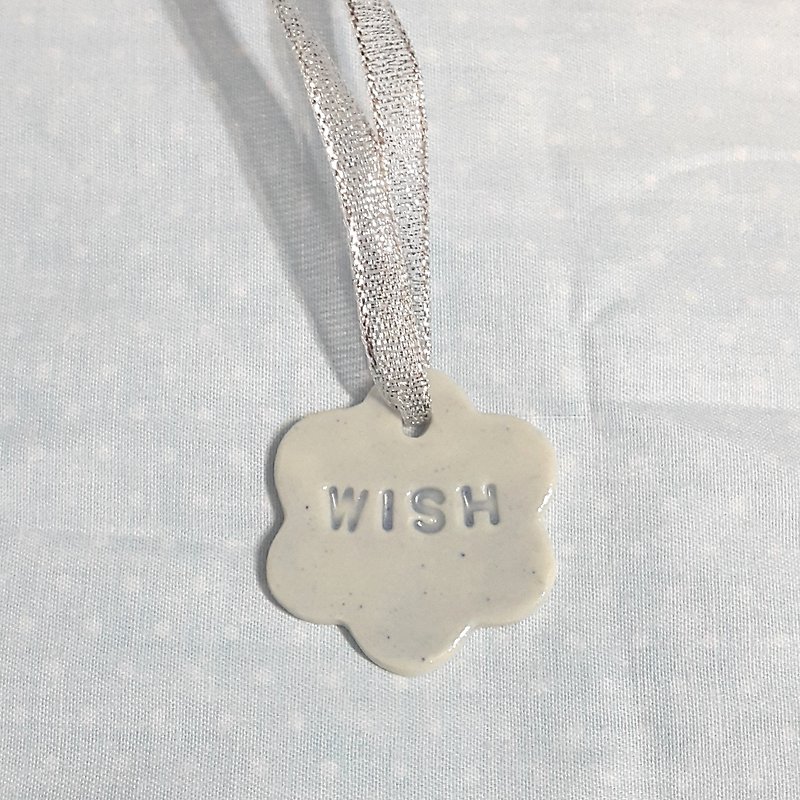 Party @ B8 wish porcelain blue flower-shaped pendant made in Hong Kong - เซรามิก - เครื่องลายคราม สีน้ำเงิน