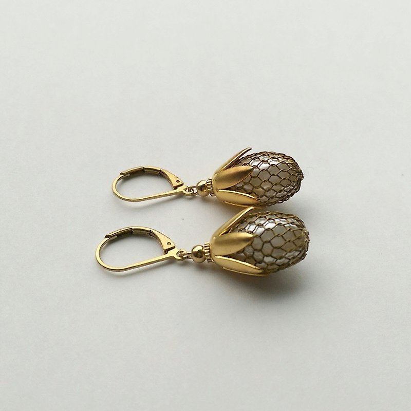 Network brass bead earrings retro flowers - ต่างหู - เครื่องเพชรพลอย 