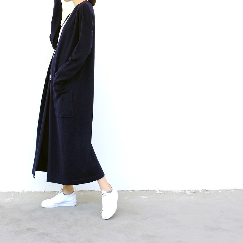 Gao fruit / GAOGUO original designer brand new women's pure wool long dark blue knit cardigan jacket - สเวตเตอร์ผู้หญิง - ขนแกะ สีน้ำเงิน