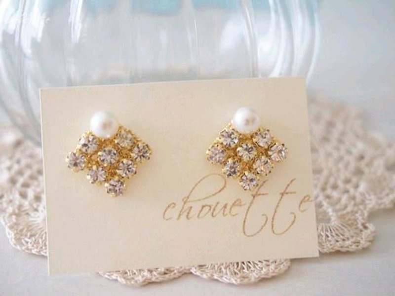 Pearl & Bijou Earrings (Crystal) - ต่างหู - โลหะ 