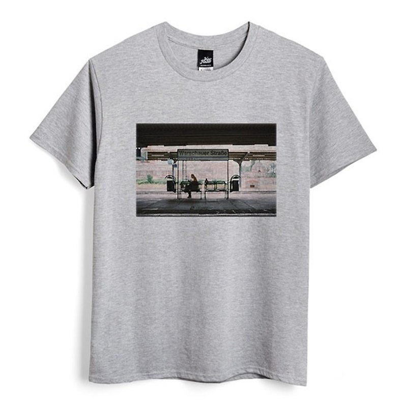 Warsaw Street Station - dark gray Linen- neutral T-shirt - เสื้อยืดผู้ชาย - ผ้าฝ้าย/ผ้าลินิน สีเทา