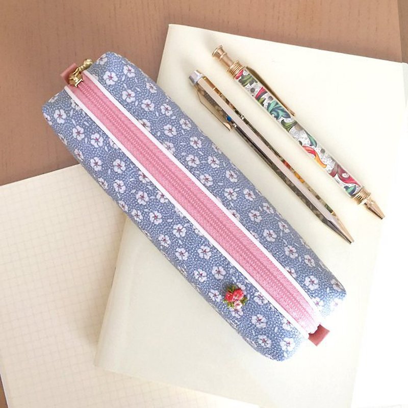 Pen Case with Japanese Traditional pattern, Kimono - Silk - กล่องดินสอ/ถุงดินสอ - วัสดุอื่นๆ สีน้ำเงิน