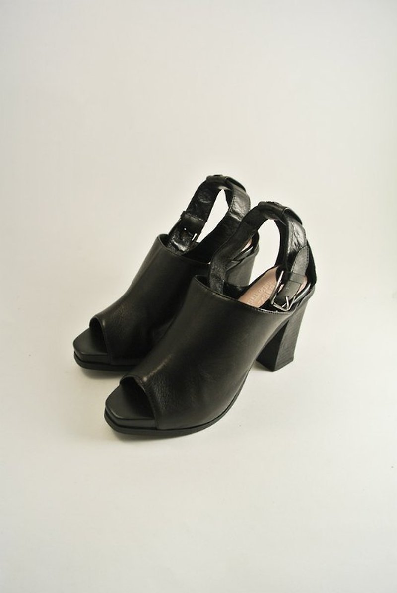 妳不會發現。無所不在。魚口踝帶特務粗跟 - Women's Casual Shoes - Genuine Leather Black