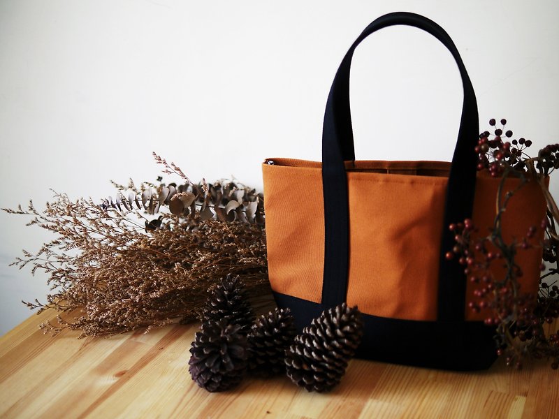 Classic tote bag Msize caramel x black -caramel Brown x black- - Messenger Bags & Sling Bags - Cotton & Hemp Brown