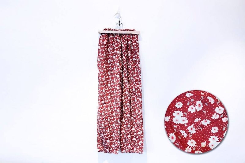 {::: Giraffe giraffe who :::} _ vintage white flower on red wide pants - กางเกงขายาว - วัสดุอื่นๆ สีแดง