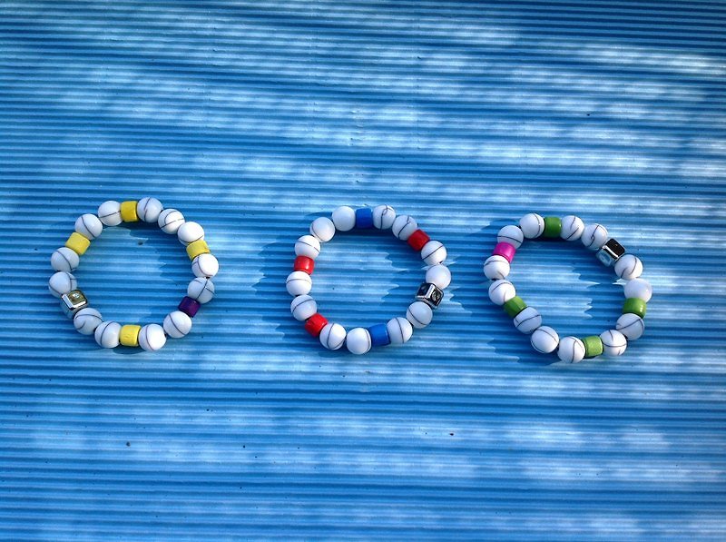 Toy candy mixed color cute childlike blue yellow purple red bracelet bracelet / gap between balls - Bracelets - Wood Multicolor
