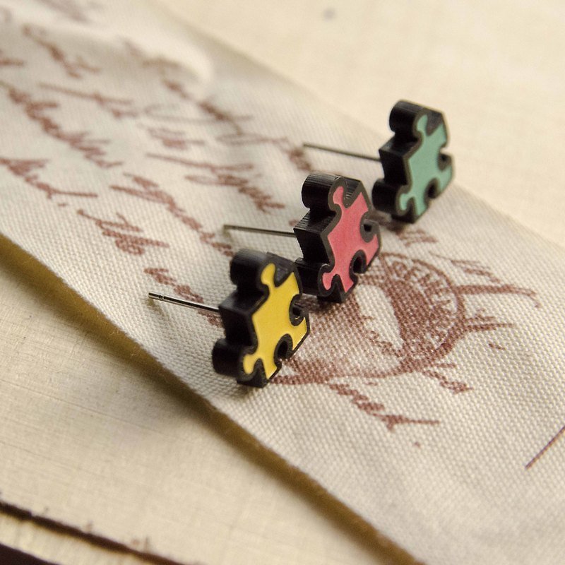 The missing piece in love/anti-allergic steel needle/changeable clip type - Earrings & Clip-ons - Acrylic Multicolor