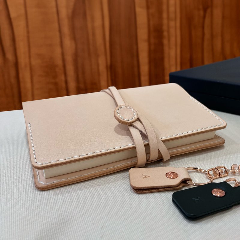 Feileng Cui A6 Leather Book Cover/Handbook-Oak White/Customized Engraving - สมุดบันทึก/สมุดปฏิทิน - หนังแท้ ขาว