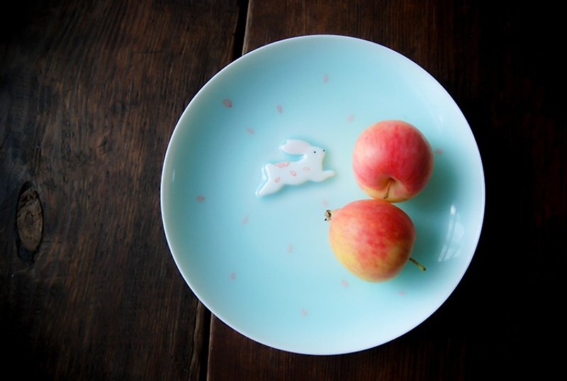 三浅いセラミック|オリジナルデザインのウサギの粉末青桜のデザート皿ボウル新婚カップル創造的な誕生日プレゼントの食器 - 小皿 - 磁器 多色