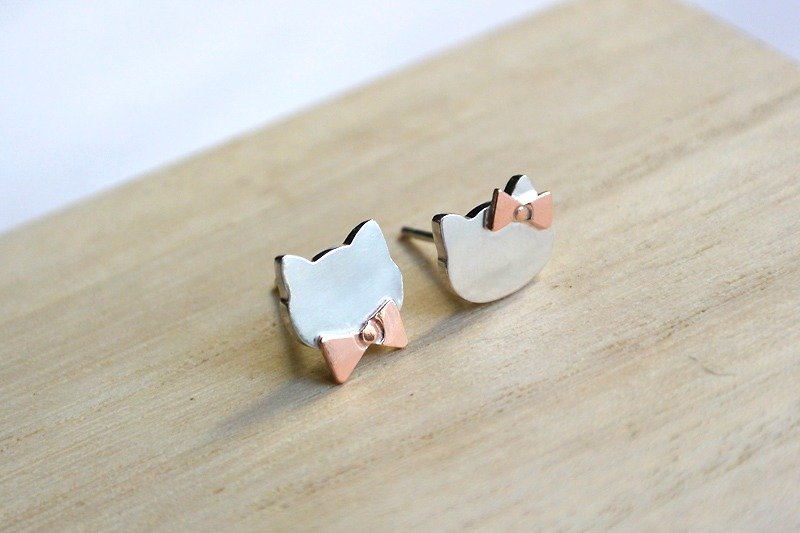 [Simple formula] small silver ear - dear cat - Earrings & Clip-ons - Other Metals White