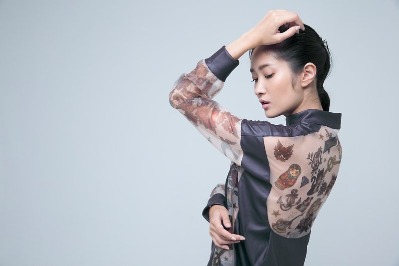 Funnel Neck Midi Dress With Tattoo Print - ชุดเดรส - หนังแท้ สีม่วง