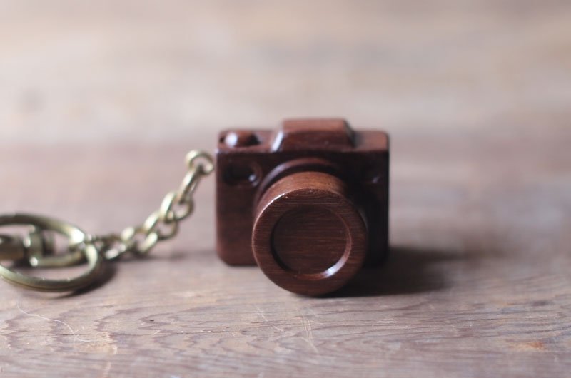 Handmade wooden miniature camera ▣ Deep Core keychain - พวงกุญแจ - ไม้ สีกากี