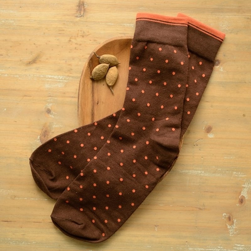 Lin Guoliang Color Polka Dot Gentleman Socks Dark Coffee - ถุงเท้าข้อกลาง - ผ้าฝ้าย/ผ้าลินิน สีนำ้ตาล