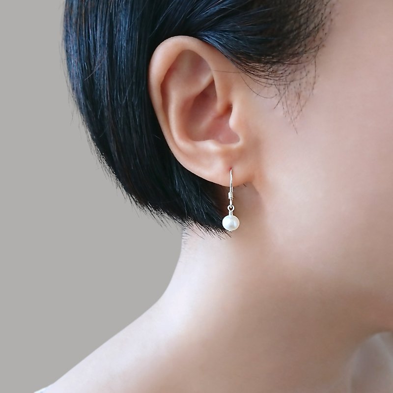 Simple White Freshwater Pearl Sterling Silver Drop Earrings - ต่างหู - ไข่มุก ขาว