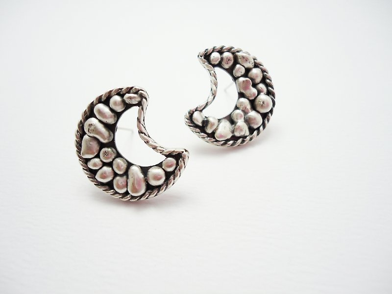 Crescent Moon Sterling Silver Earrings - ต่างหู - โลหะ สีเทา