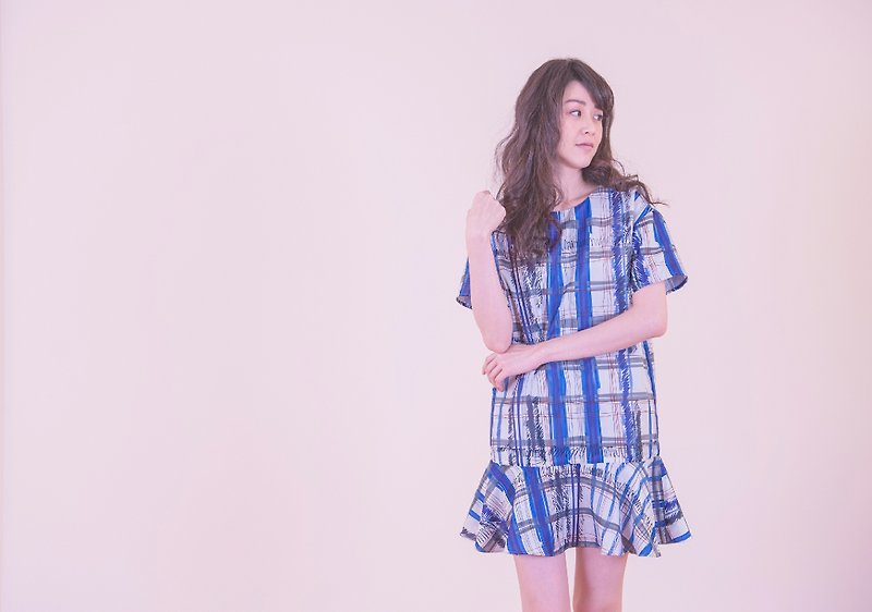 Alma 立體荷葉裙擺洋裝 - 洋裝/連身裙 - 絲．絹 藍色