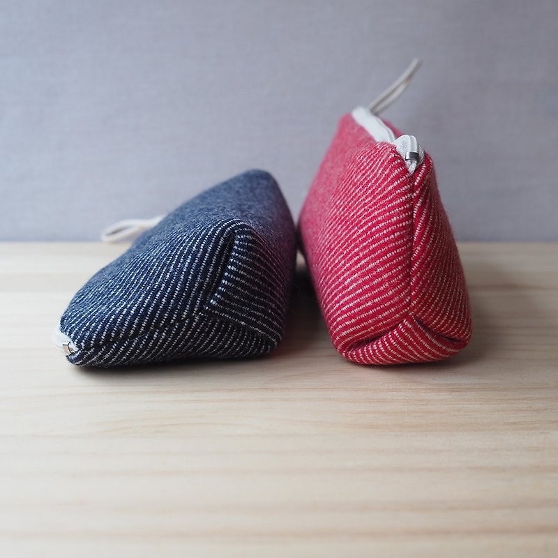 howslife winter hand-made ‧ warm and soft slashes micro-triangular pencil case (large) - Pencil Cases - Cotton & Hemp Red