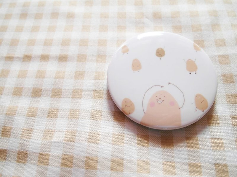 Xiu Xiu Bear / mashed potatoes /-5.8cm badge - Badges & Pins - Plastic Gold