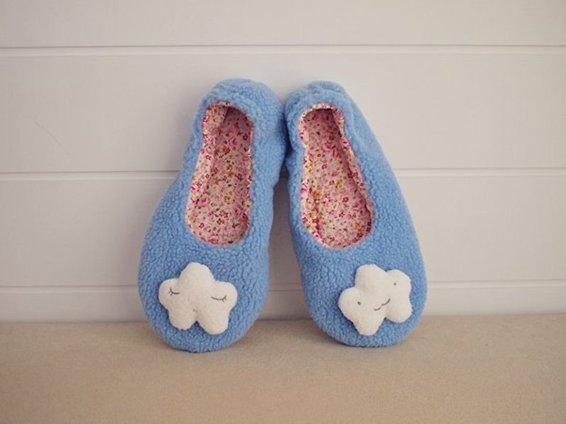 hairmo. Wink clouds indoor warm slippers - blue - รองเท้าแตะในบ้าน - วัสดุอื่นๆ สีน้ำเงิน