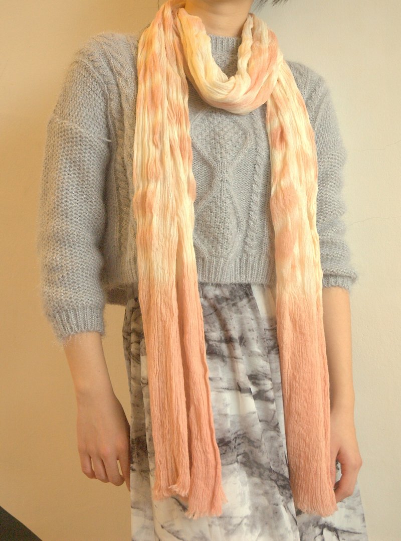 Vegetable dyes wool scarf - gentle - Scarves - Wool Pink