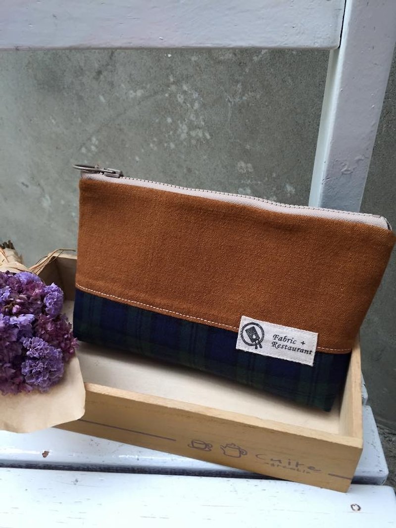 ﹝ Clare cloth hand-made ﹞ zipper cosmetic bag / Pencil - Classic College Wind - Toiletry Bags & Pouches - Other Materials Green