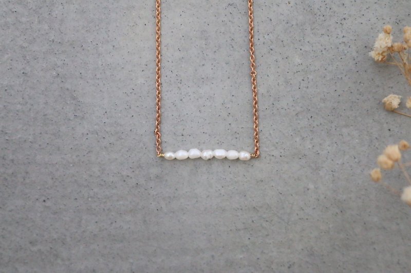 &lt;☞ HAND IN HAND ☜&gt; Natural Pearl - a skewer brass necklace (0311)