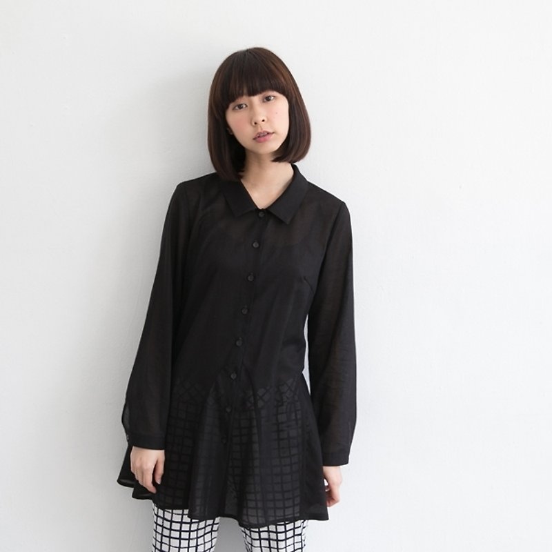 [Xu Xu children] black fan shirt hem styling - Women's Shirts - Other Materials Black