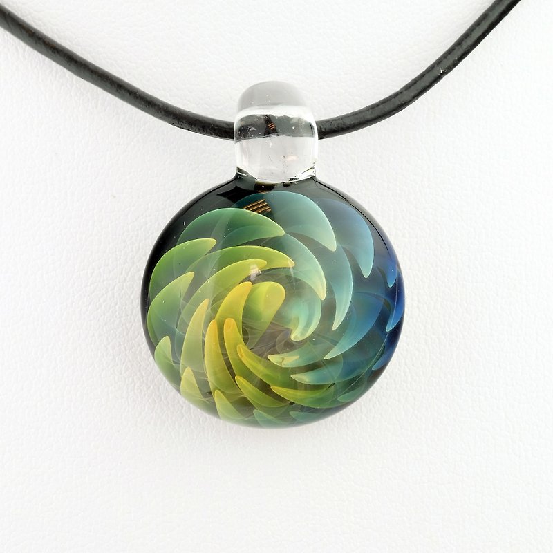 Swirl tobacco products handmade glass pendant - สร้อยคอ - แก้ว สีเขียว