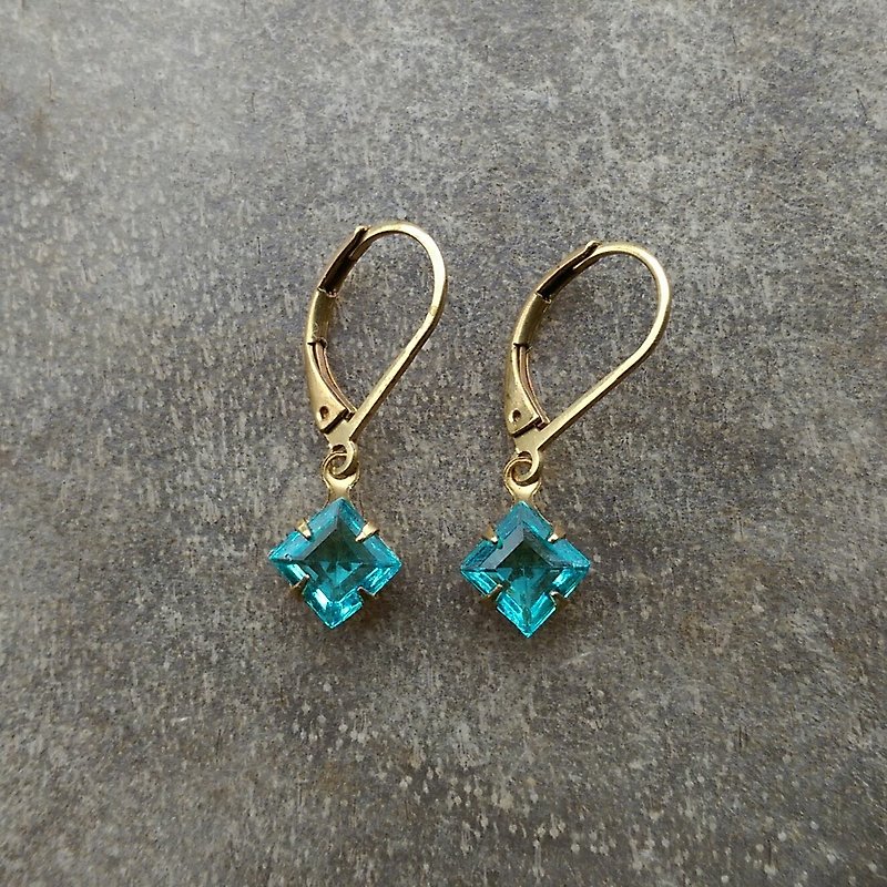 Simple antique aqua blue glass earrings - ต่างหู - เครื่องเพชรพลอย 