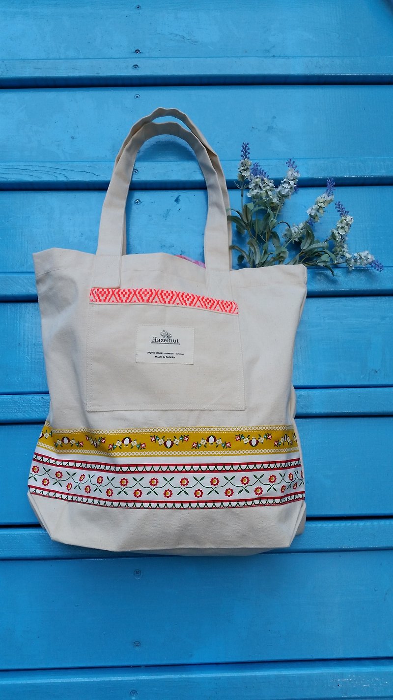 Scandinavian-style floral pattern orange ribbon embroidery bag / handbag / shoulder bag / cotton canvas / handmade / occupied / gifts / birthday gift - กระเป๋าแมสเซนเจอร์ - วัสดุอื่นๆ ขาว