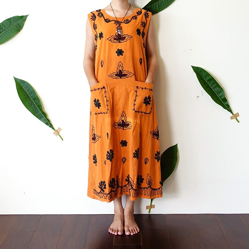 BajuTua/古著/ 古橘色滿滿手繡花朵 印度綁帶式連身裙 - 洋裝/連身裙 - 棉．麻 橘色